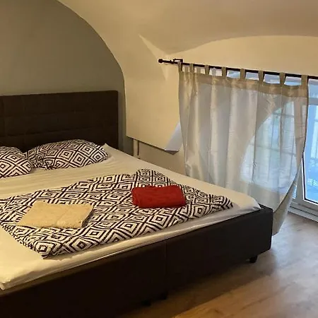 Hostal Center *